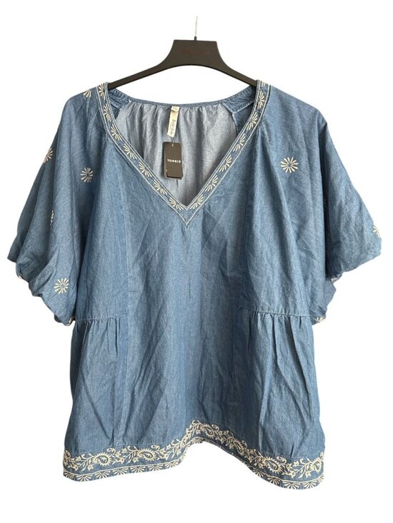 torrid Tops - NWT Torrid Belle Isle V-Neck Scallop Edge Bubble Sleeve Chambray Embroidered 4X